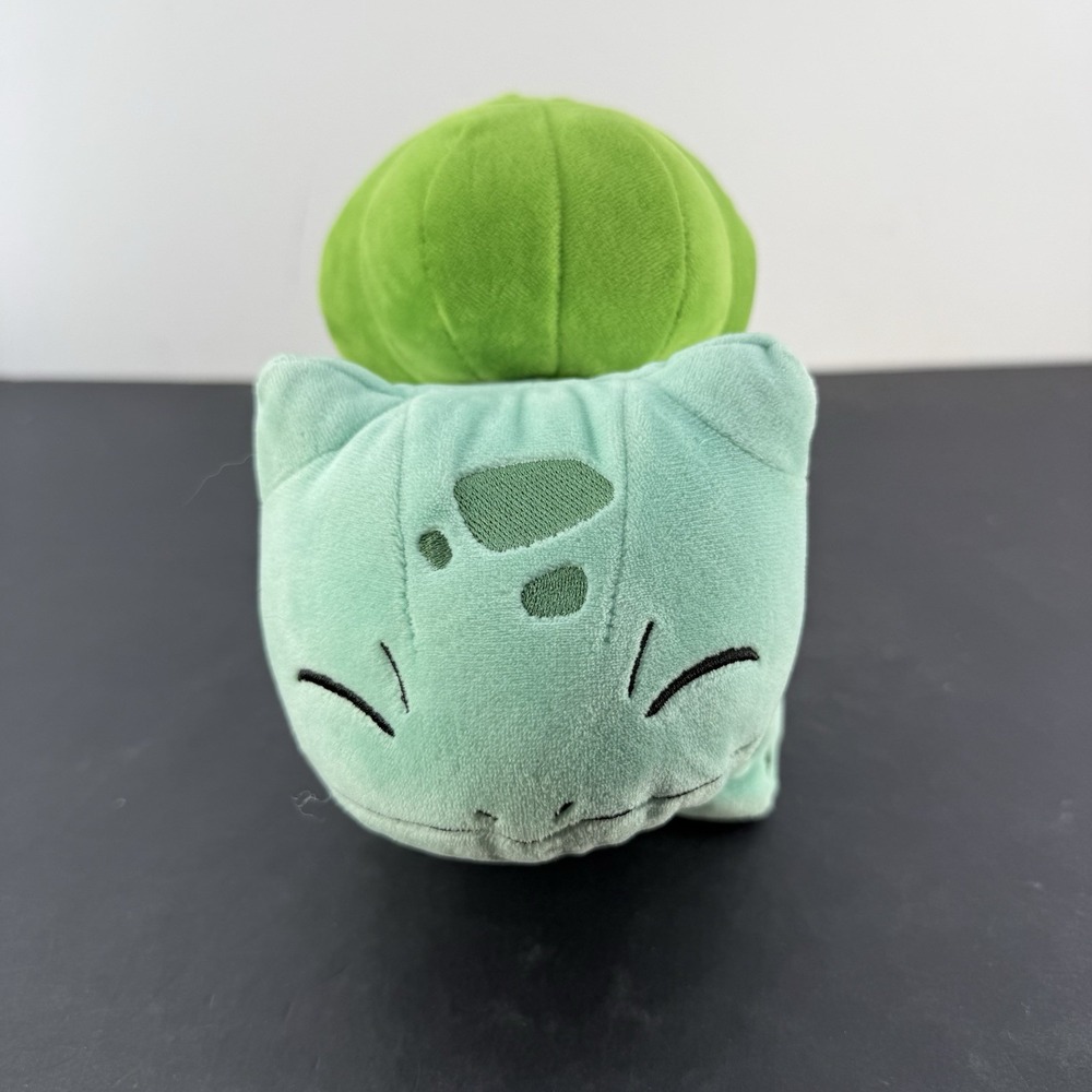 Pokemon Bulbasaur Blinking Plush 8" Nintendo, Game Freak Stuffed Animal